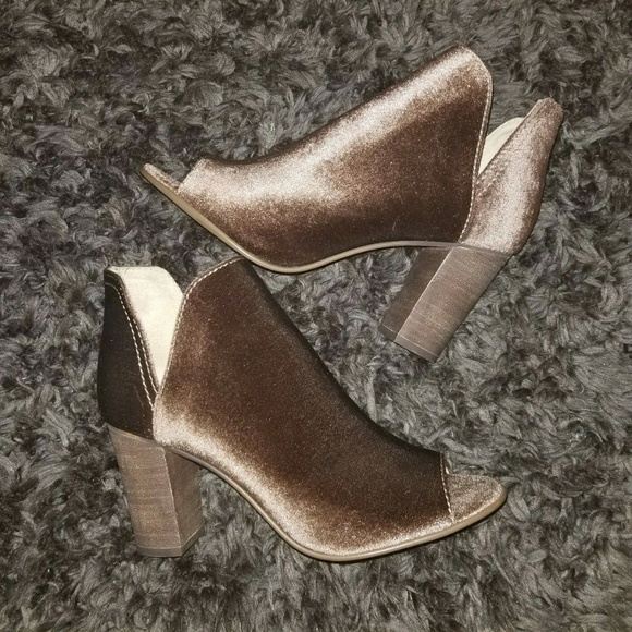 Steve Madden Kaitt Velvet Booties Open Toe Boots - Picture 2 of 7